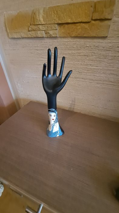 Stojak na biżuterię.