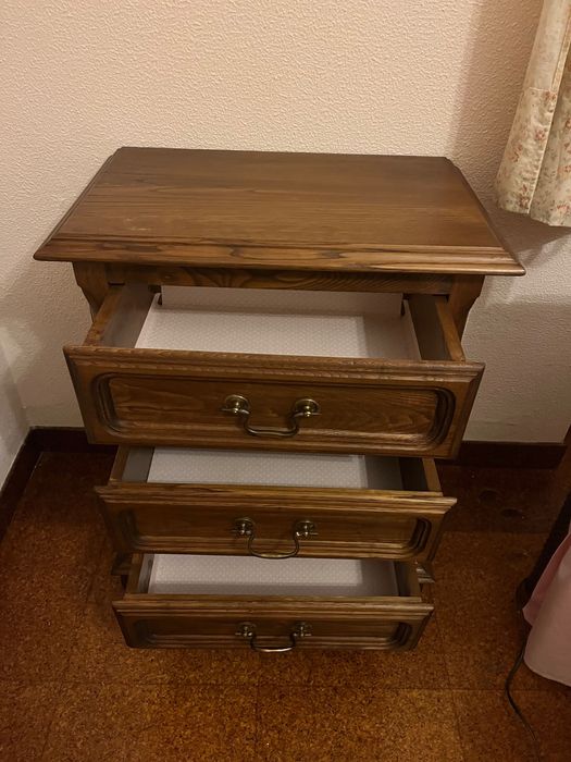 Mesa de Cabeceira em Carvalho