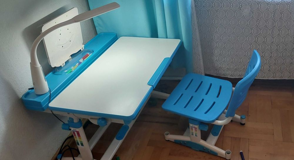 Biurko z krzesełkiem dla dziecka