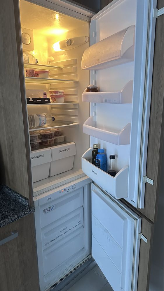 Frigorífico com encastre