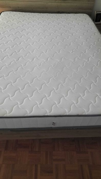 Colchão 140x190 praticamente novo