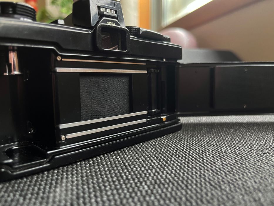 Olympus OM-1N + Zuiko Auto-W 24mm f/2 MC em Excelente Estado