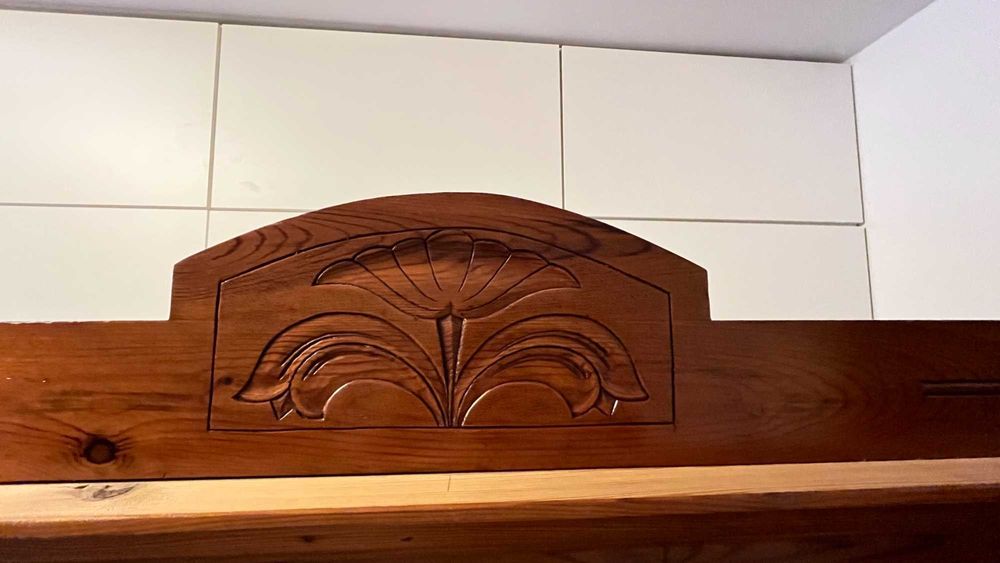 Odnowiona piękna drewniana szafa, eklektyczna