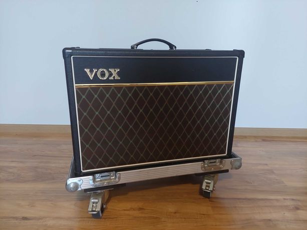 Wzmacniacz gitarowy/combo VOX AC15VR (używany/uszkodzony)