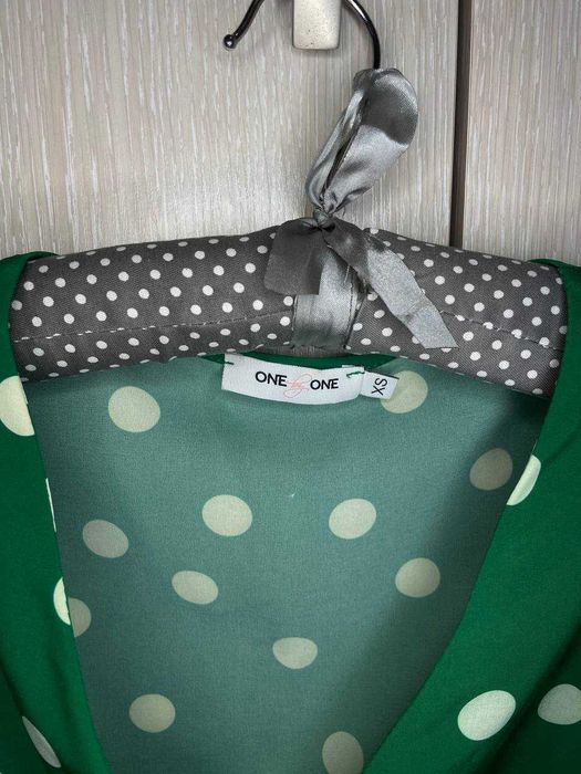 Платье корсетное с рукавом на резинке в горошек One By One на XS, S
