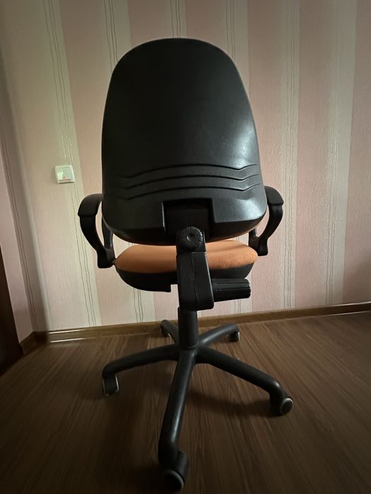 Крісло офісне на колесах, кресло, стул на колесах
