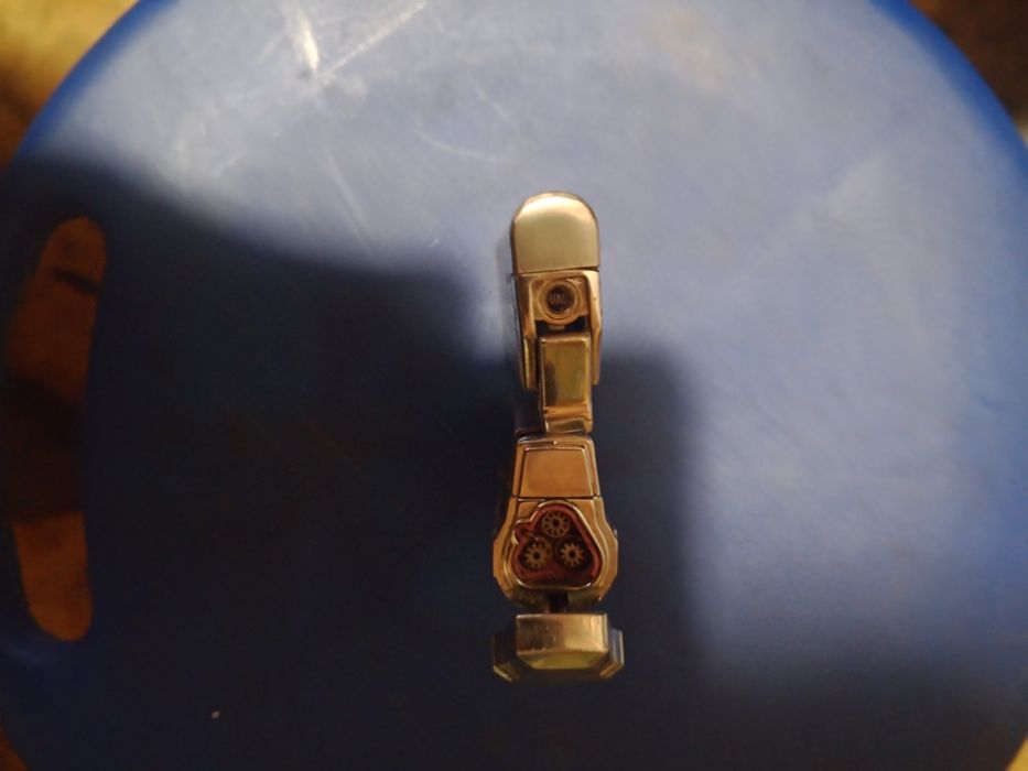 Зажигалки две под восстановления всё как на фото.