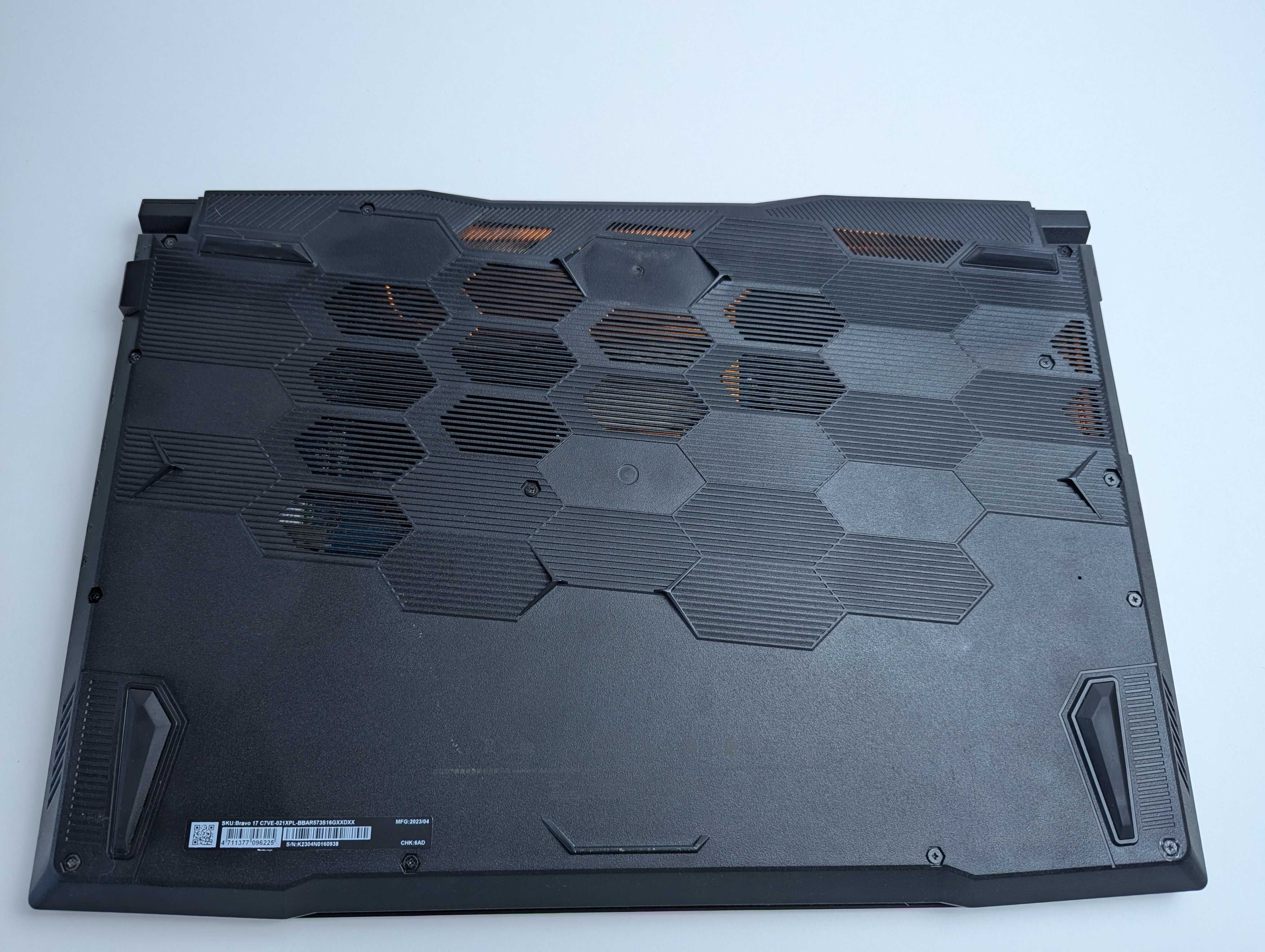 LAPTOP GAMINGOWY MSI Bravo 17" RTX 4050 Ryzen 5 7535H 144hz
