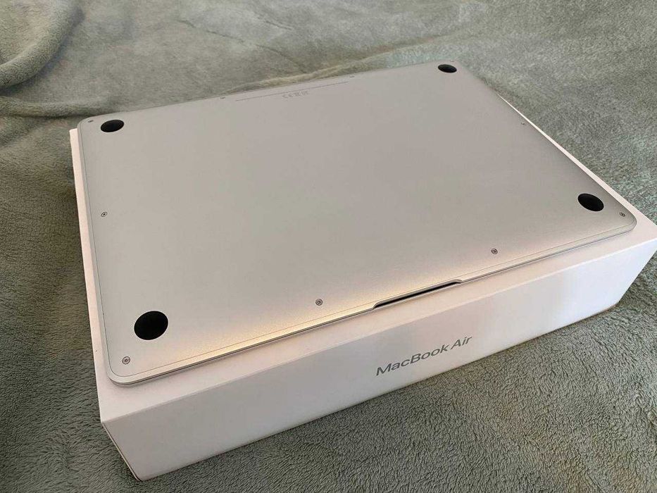 MacBook Air 13 2020 M1 256GB 8GB - stan bardzo dobry