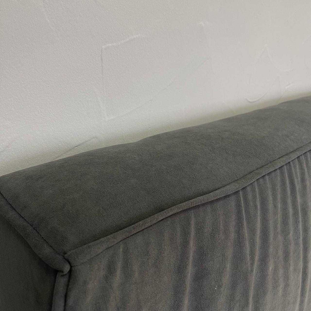 Нове ліжко з нішею в тканині