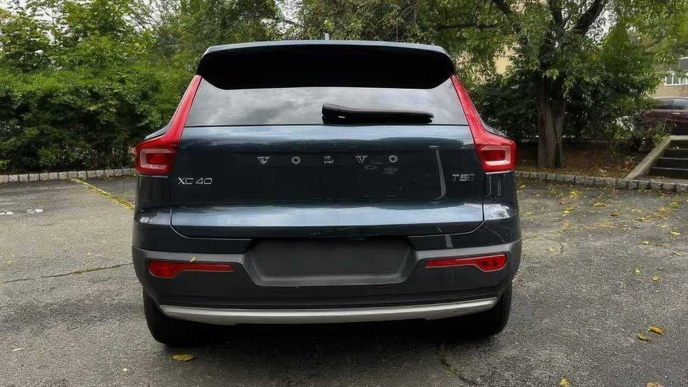 Volvo XC40 T5 Momentum      2021