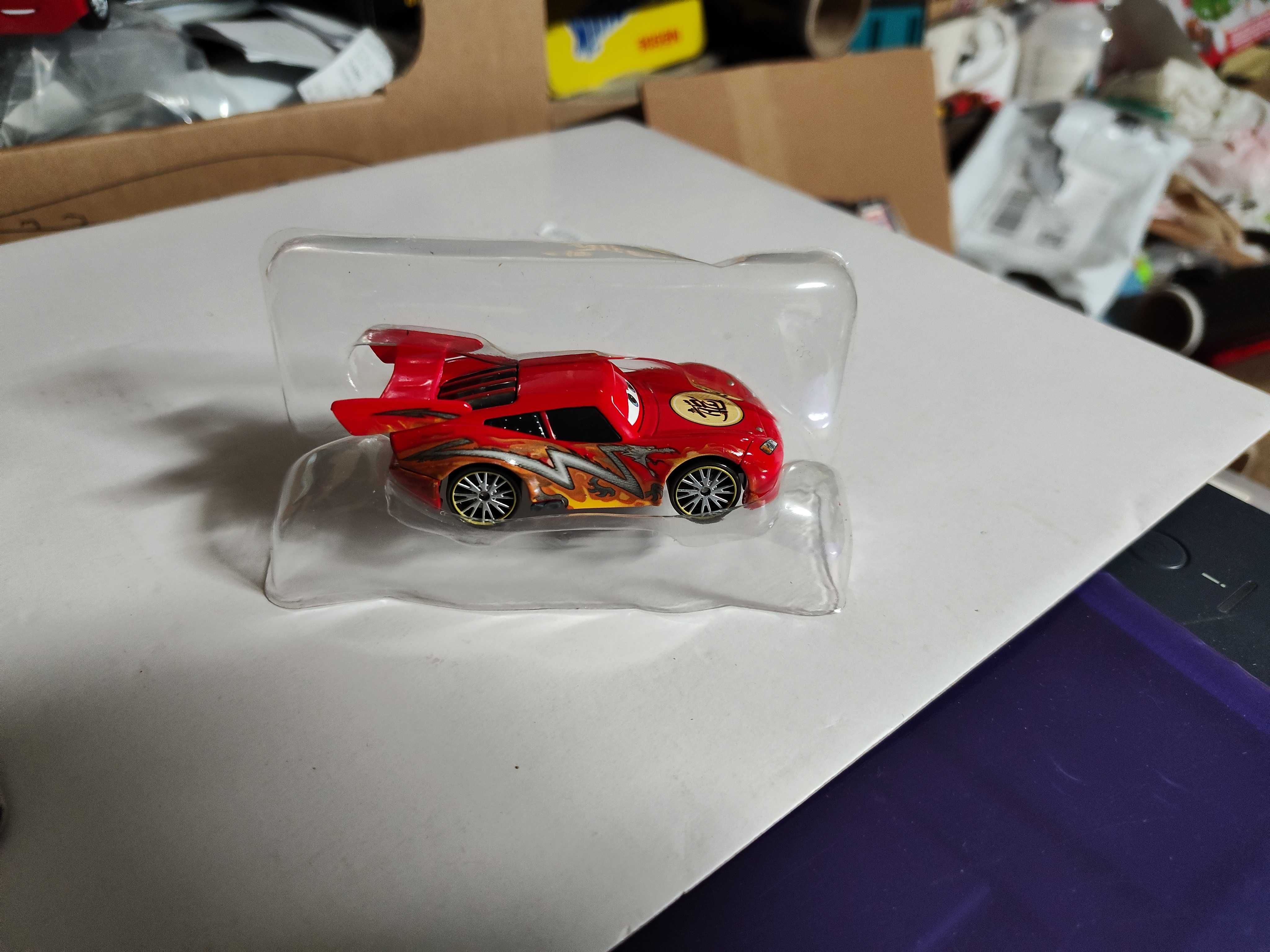 Zygzak McQueen japoński smok Tokyo cars auta Disney mattel