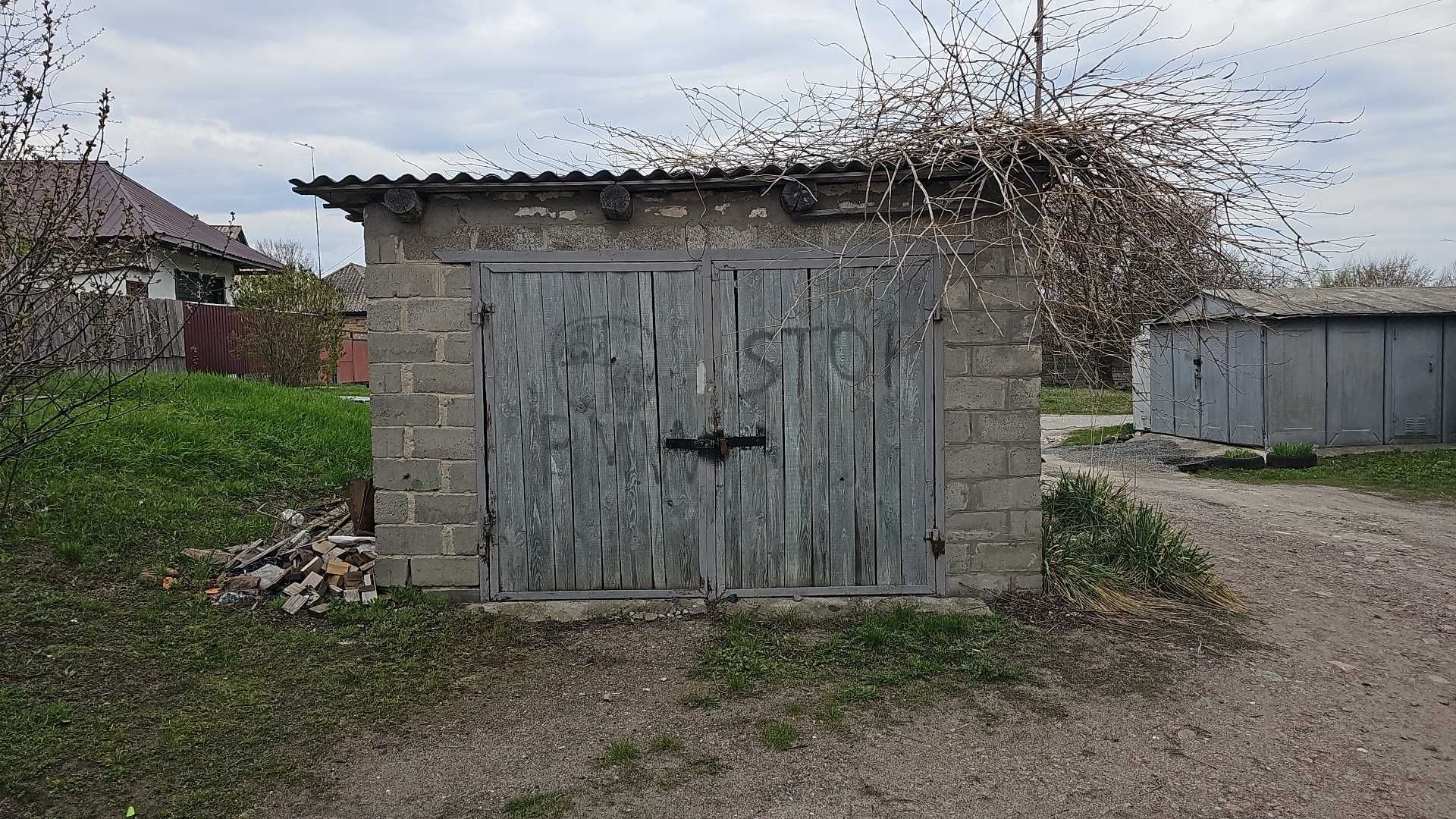 шість “6” кімнат квартира 102 кв.м. загальна площа - є відео огляд