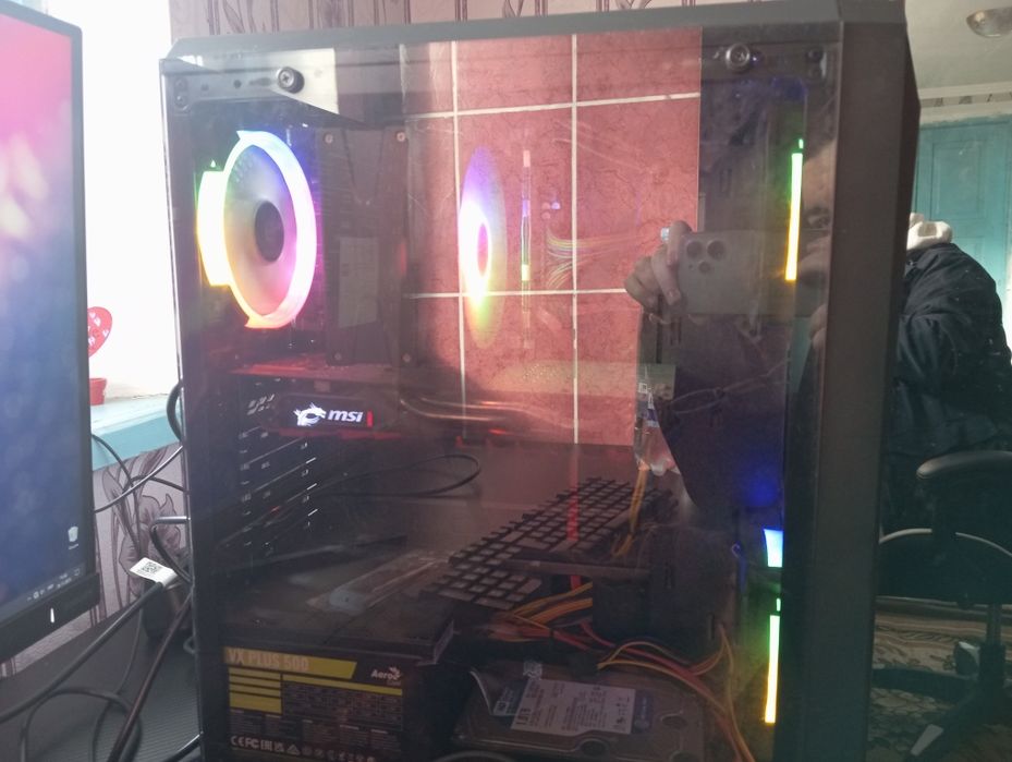 Комп'ютер непоганий але і не потужний(