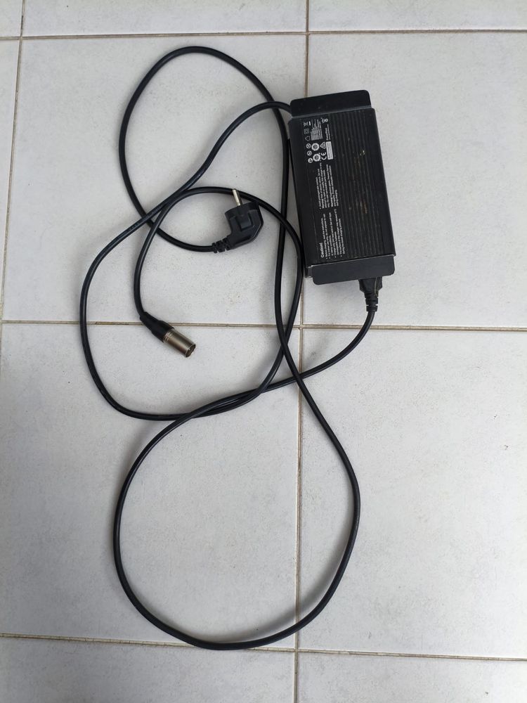 Cadeira elétrica como nova