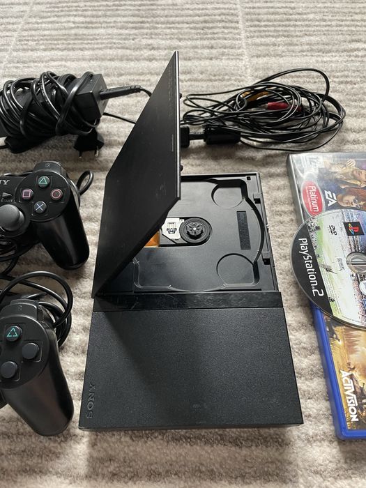 PS2 Playstation 2 slimline + 2 pady + kable + gry