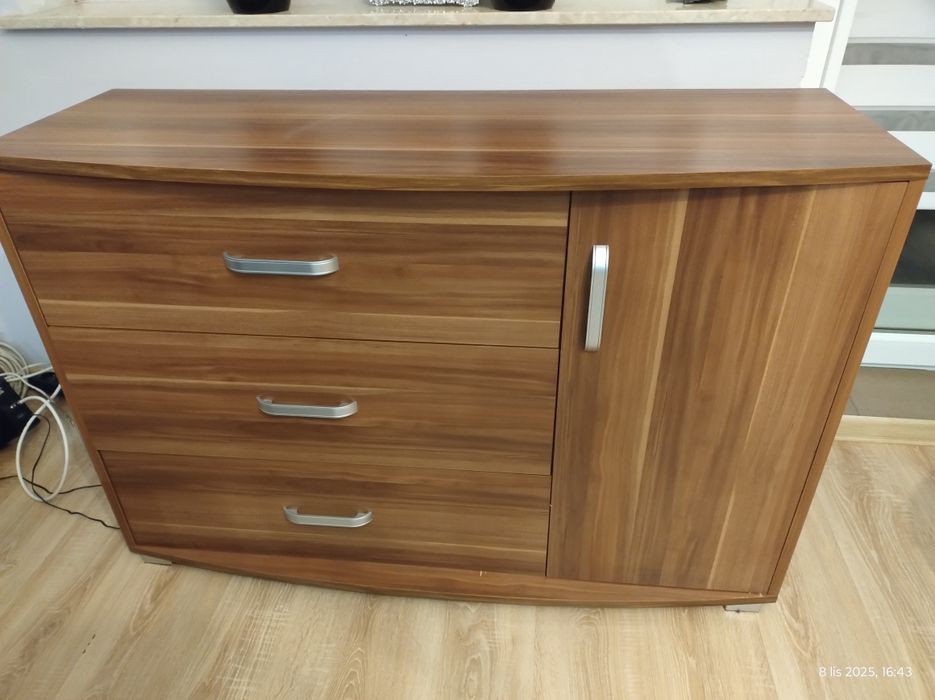 Komoda z płyty wiórowej okleinowanejj