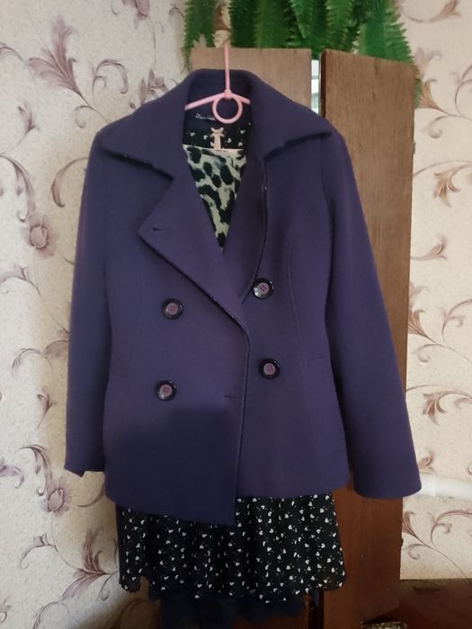 Подарую пальтішко, плащик розмір М стан на вихід