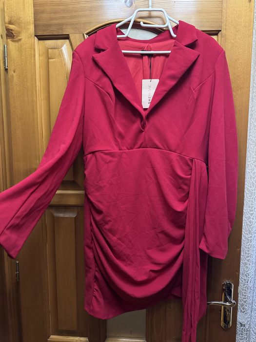 червона сукня плаття