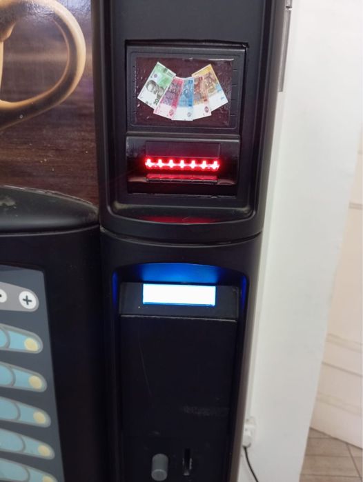 Кофеавтомат /Кофейня самообслуживания / кофемашина