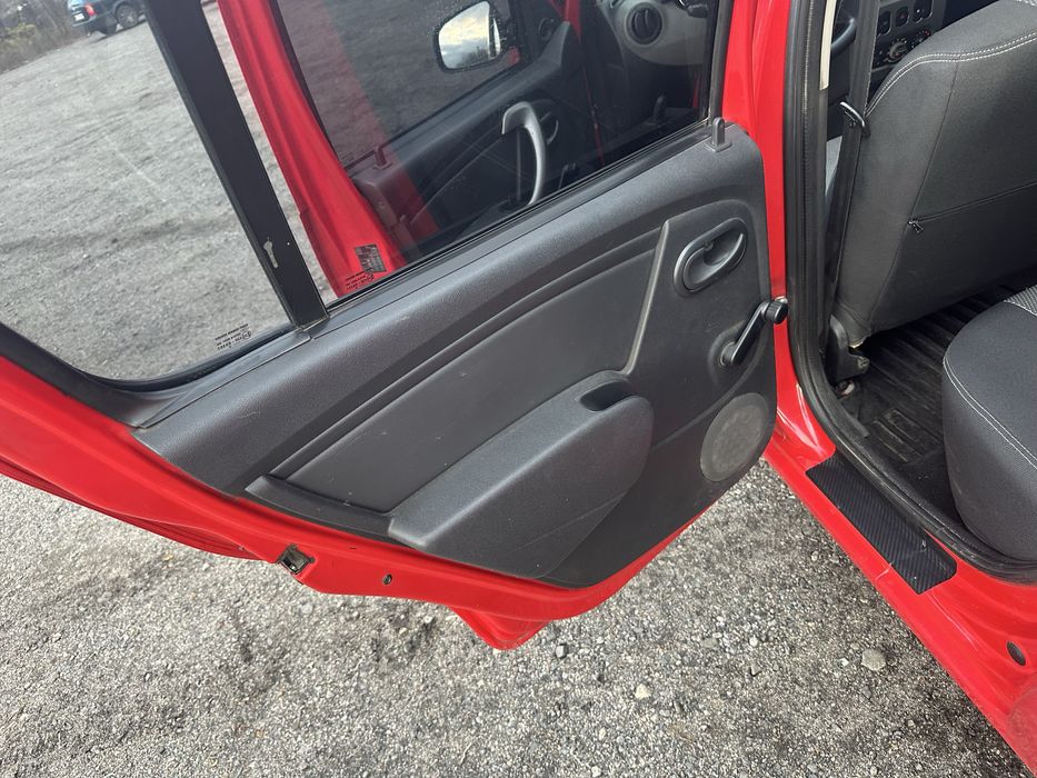 Dacia Sandero 1.4 , 2009 рік