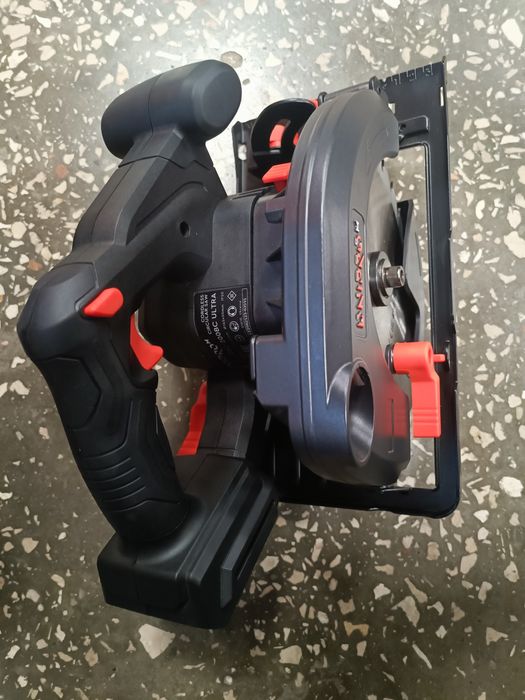 Акумуляторна циркулярна пила DSC-200BC Ultra