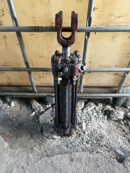 Гідроциліндр ЦС-75 в робочому стані