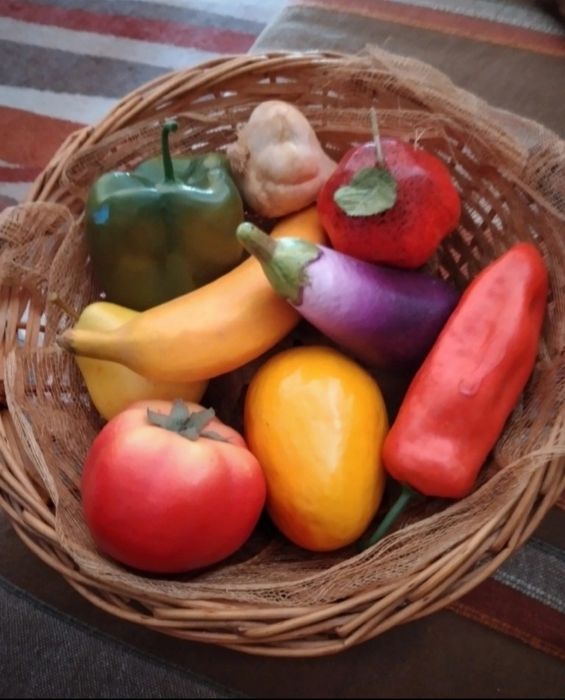 Conjunto de cesta com 9 frutos e legumes decorativos