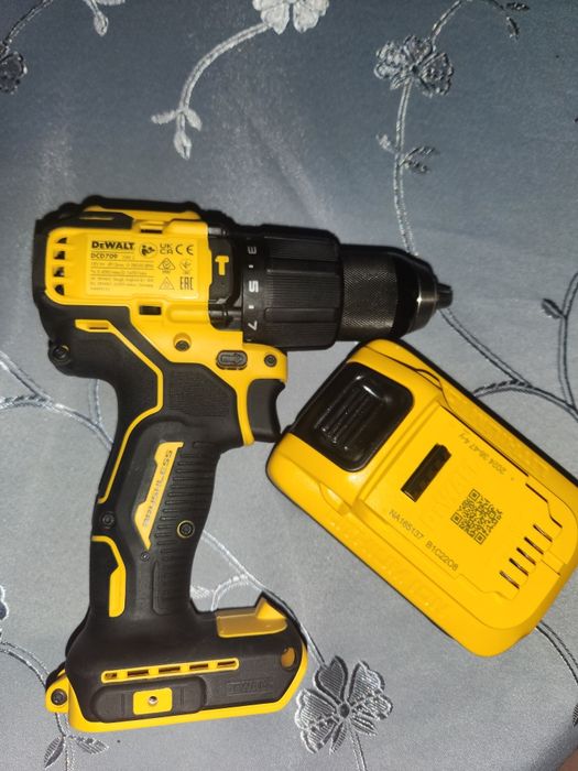 Wkretarka młot dcd709 oraz bateria 5ah powerstack dewalt