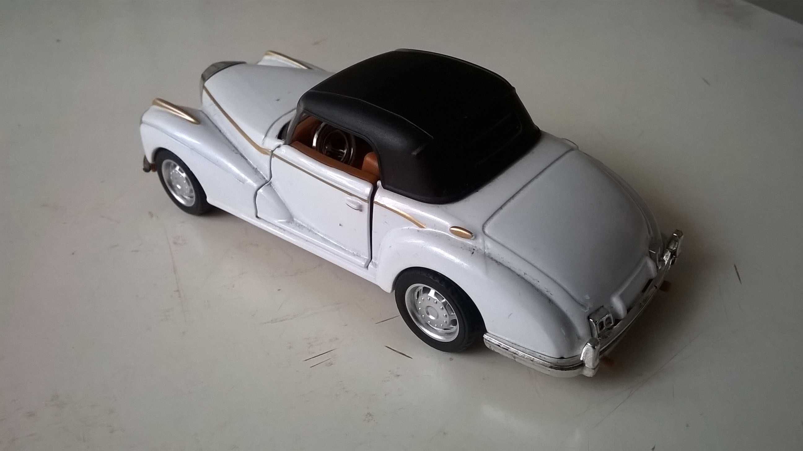 samochód, auto, model w stylu retro; skala 1:34