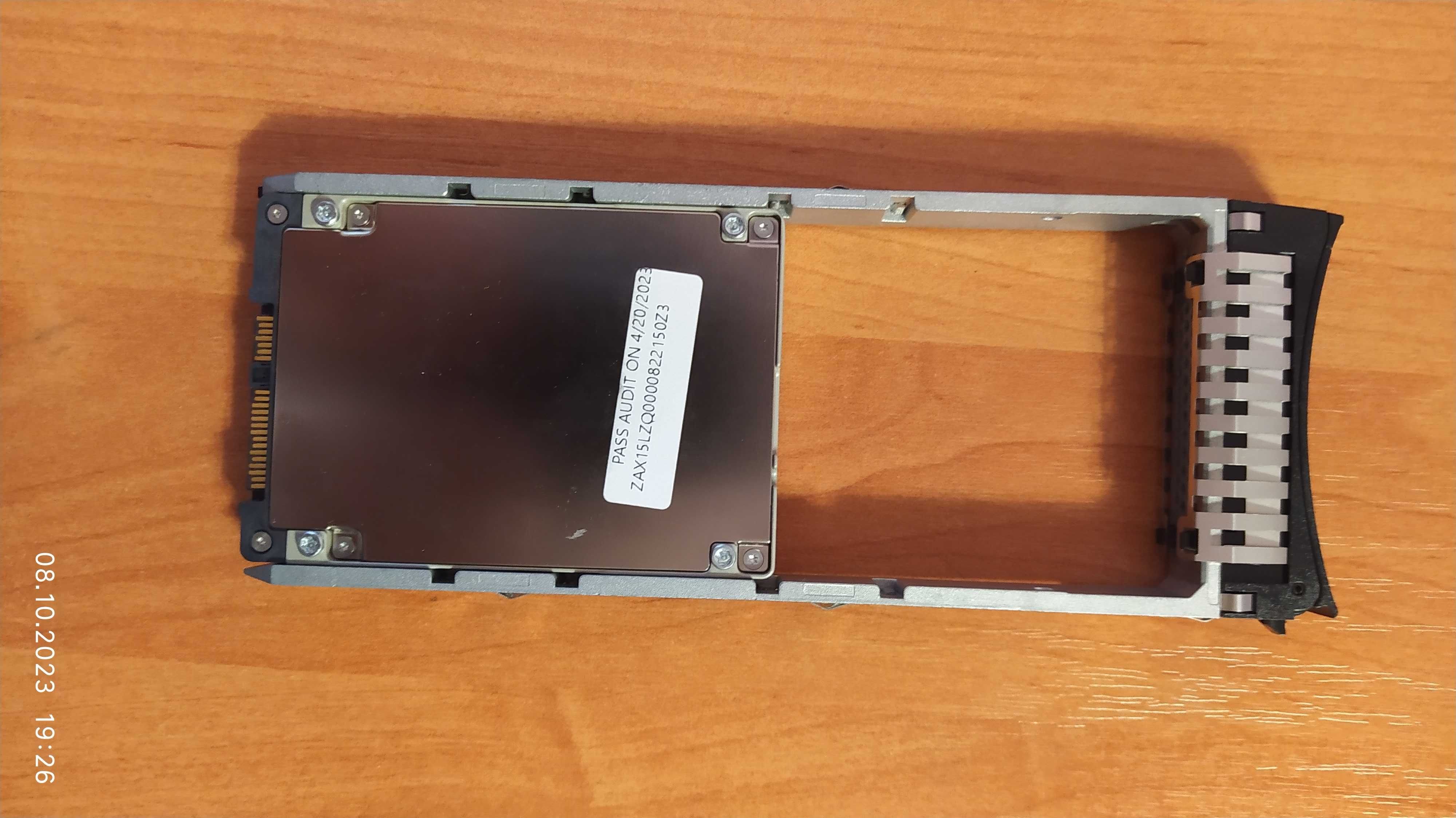 SSD. Haкoпичувaч 2.5" HGST / IBM 1.6 TB SSD 12G SAS MTFDJAL1T6MBS