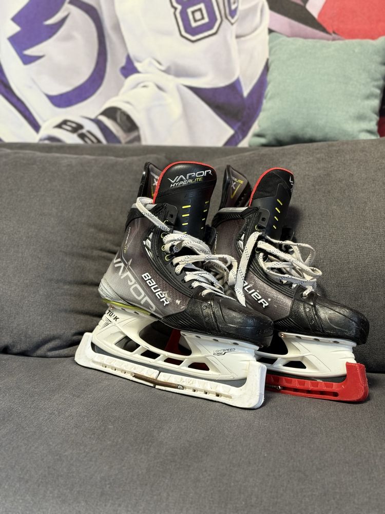 Продам хокейні ковзани Bauer Vapor Hyperlite, розмір 9.5 Fit 2