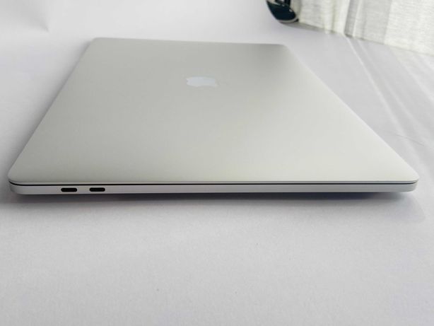 Macbook Pro 15 2018 idealny TouchBar 6-rdzeniowy i7 4,1 GHz, 16 GB RAM