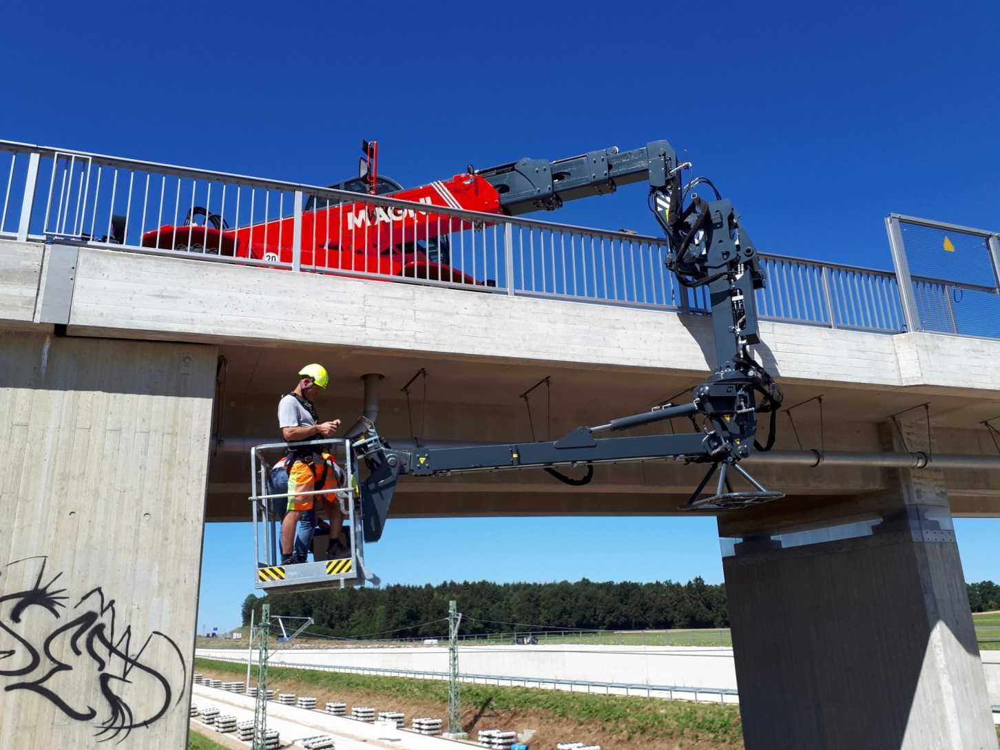 Ładowarki teleskopowe obrotowe Magni 6.30, 8.27, 10.37 z operatorem43M
