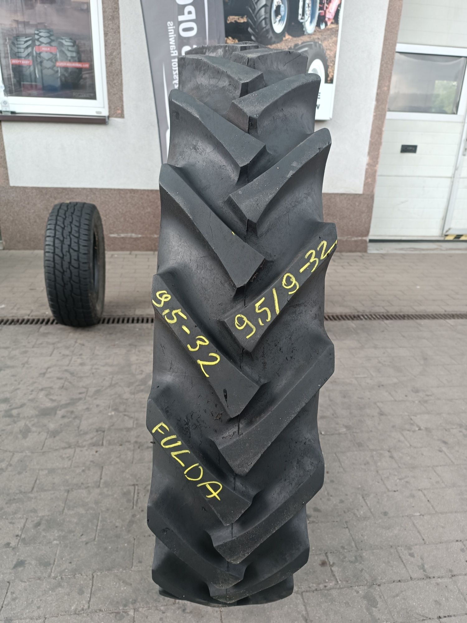 9.5/9-32  9.5-32 Fulda Pionier opona rolnicza pojedynka 9.5R32