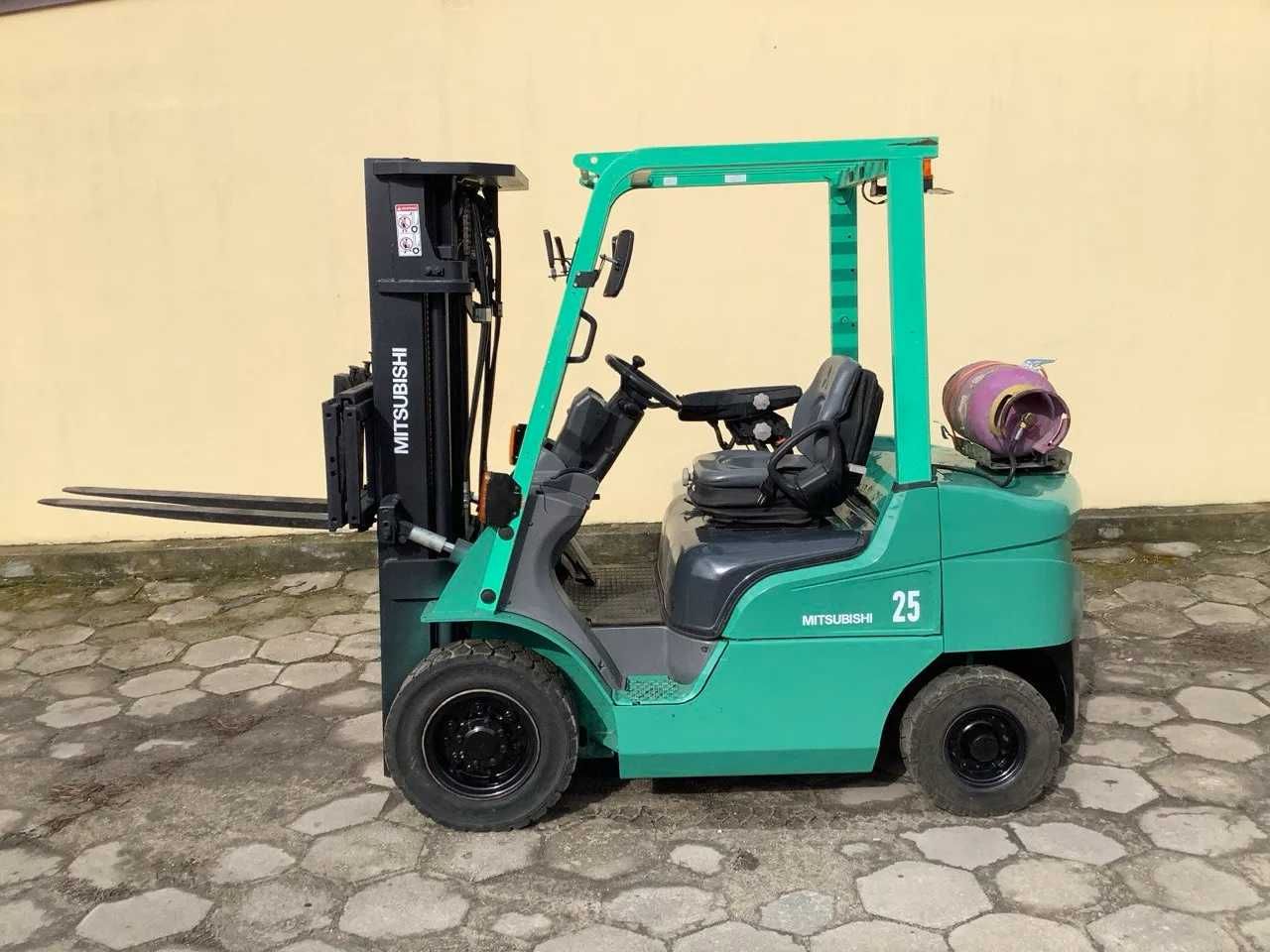 Gazowy wózek widłowy Mitsubishi FG18NT, triplex, 2016r,  po serwisie.