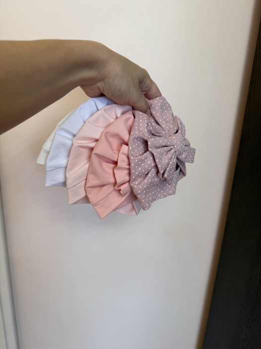 Шапочки для новонароджених дві купуєте третя в подарунок