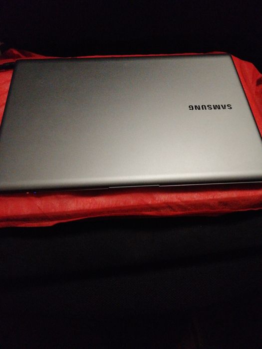 Samsung portátil fino Ultraleve bonito i3 8GB hd 500 + 24 gb
