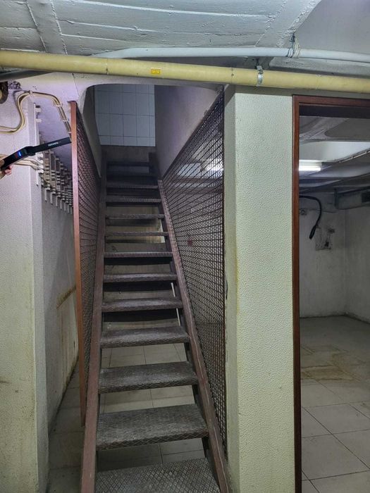 Arrenda Espaço Comercial Avenida João XXI, 72