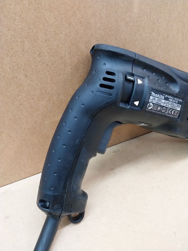 Makita HR2470 Młotowiertarka Udarowa 3Funkcyjna SDSPlus 780W