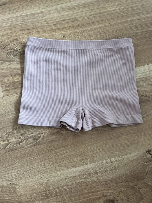 Krótkie leginsy r . S Hema