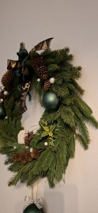 Wianek świąteczny na drzwi