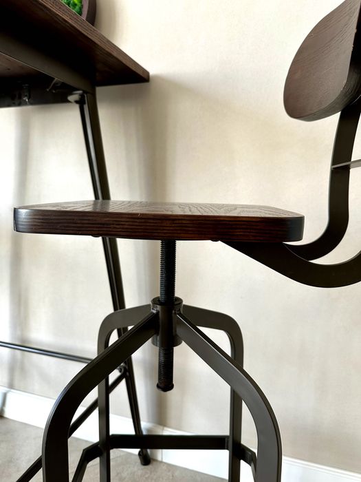 Продається комплект меблів: стіл та 4 стільці