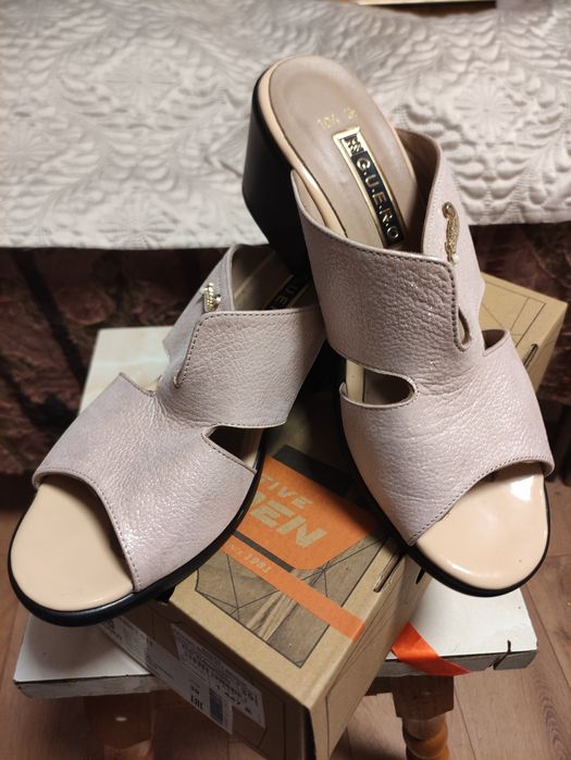 Женские босоножки