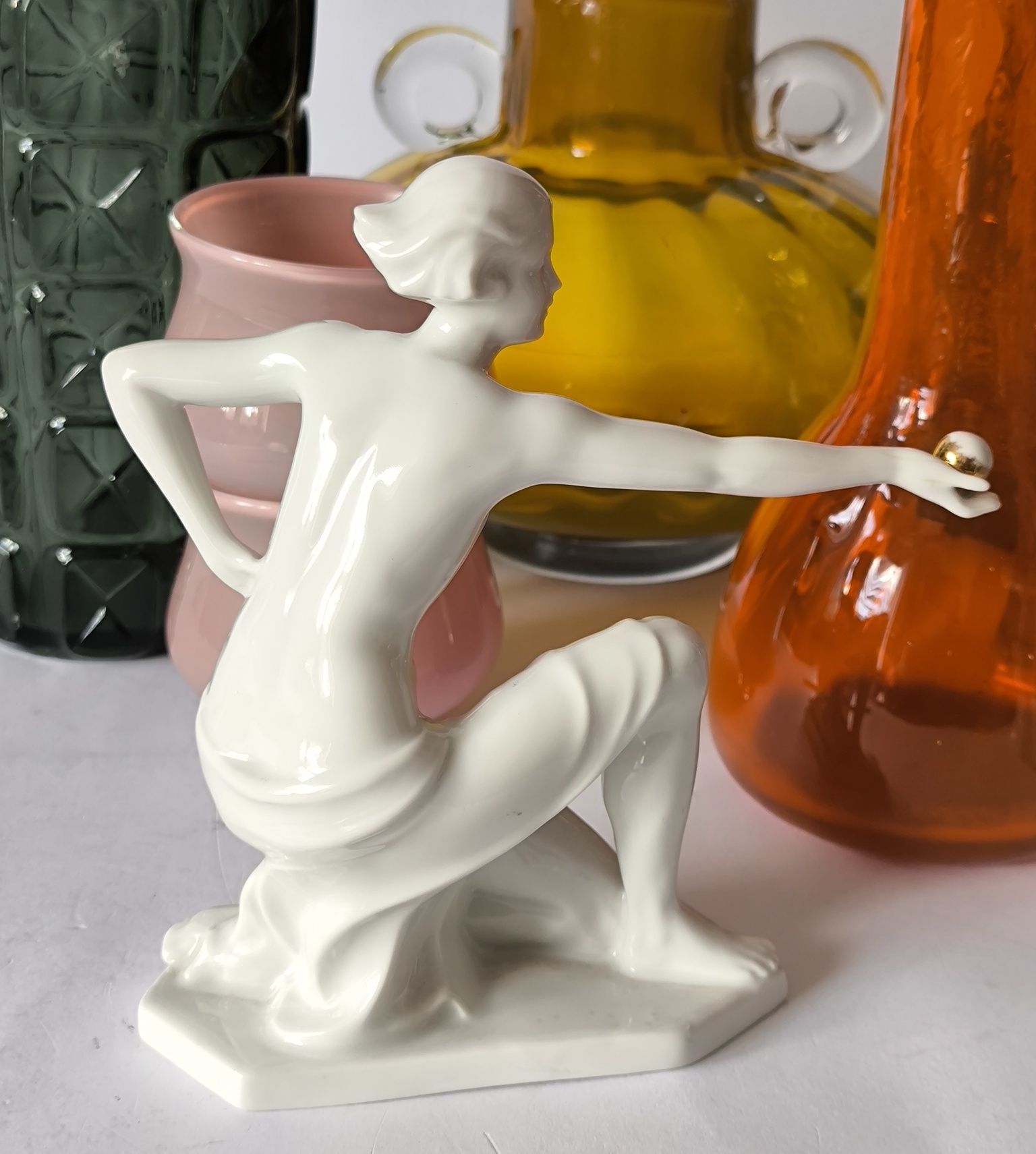 Figurka Art Deco kobieta z kulą Volkstedt Turyngia piękna porcelana