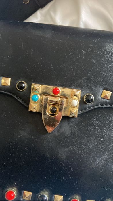 Mala Valentino preta