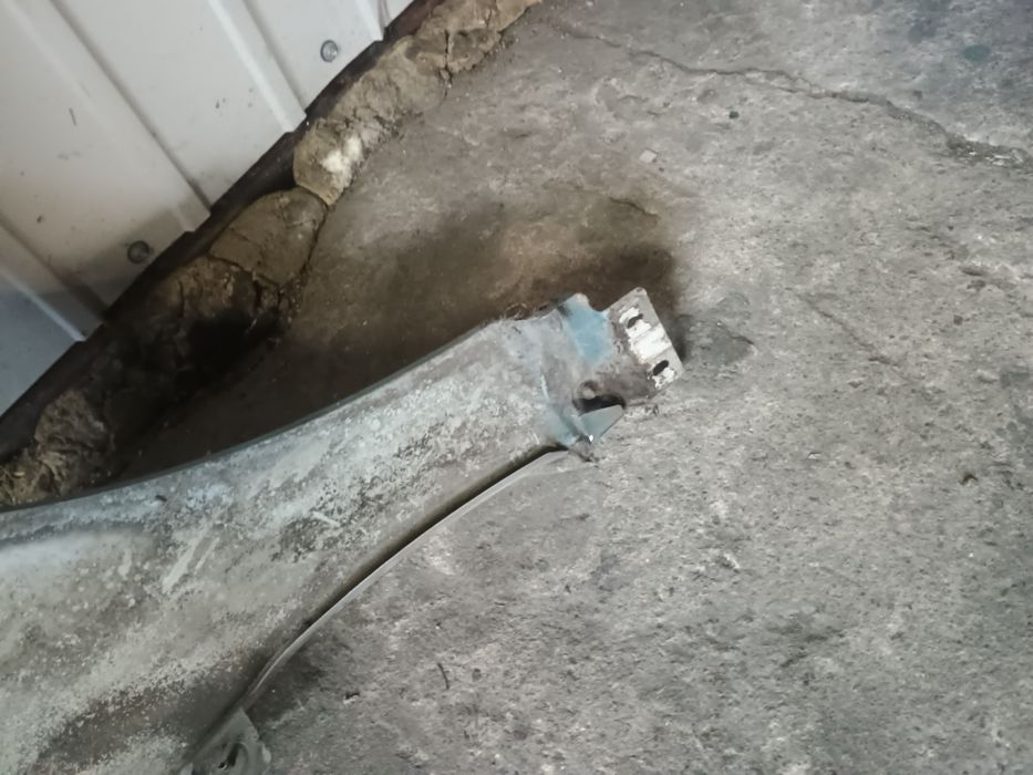 Błotnik przedni lewy ładny Passat B5 LB6N