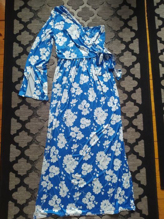 Sukienka maxi długa letnia na jedno ramię z rozporkiem w kwiaty