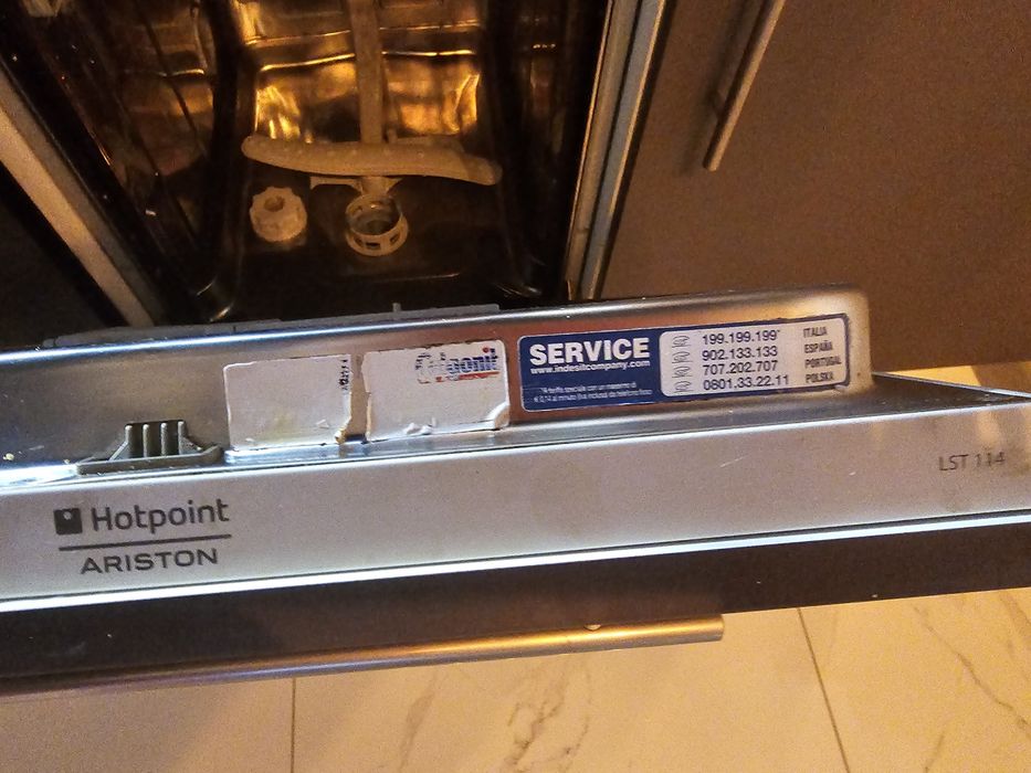 Посудомийна машина Ariston Lst 114