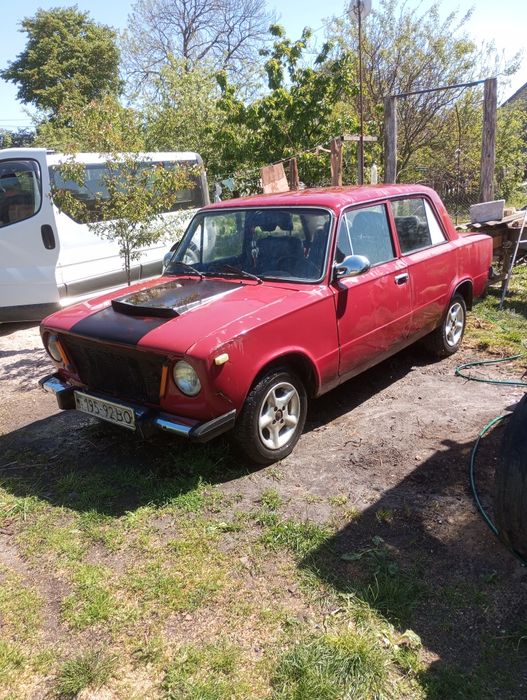 Продам ВАЗ 2101 НА ХОДУ ще даю ще одного мотора і детілі жеякі